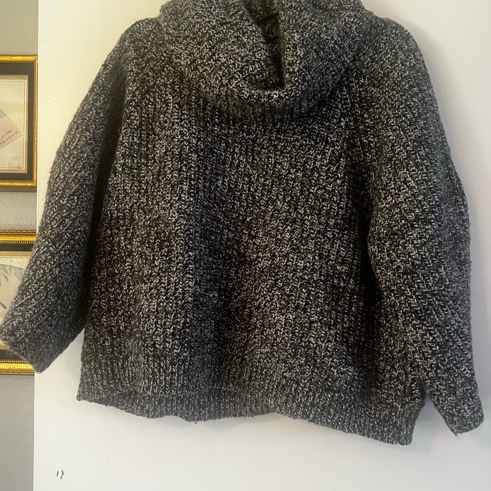 Gap Knit Sweater in Charcoal Gray